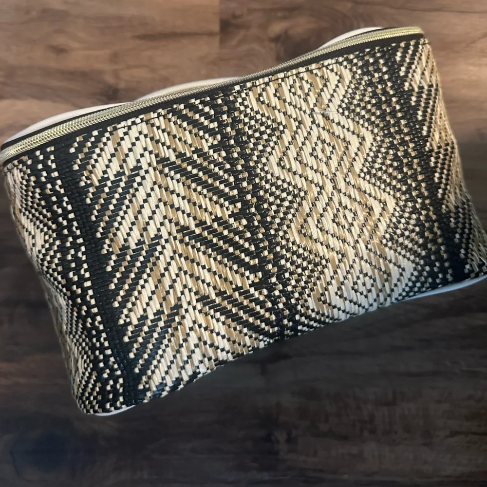 Handwoven Straw Bohemian Cosmetic Case 💫